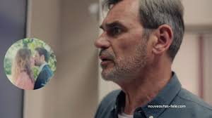 Patrick sous le choc de la photo, Léa embrasse Ulysse