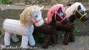 Um eine piñata zu basteln, stelle zuerst eine pappmachépaste aus mehl, wasser und salz her. Pferd Aus Papierrollen Basteln Dekoking Diy Bastelideen