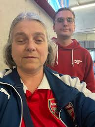 Good morning neighbors. Greetings from the Red side of London ❤️ #Arsenal  #ArsenalFC