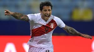 La presencia de lapadula con la camiseta peruana se dio en los partidos contra chile, en santiago, y argentina, en lima. Jgvkekfdhhseum