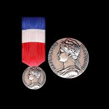20 ans d'activité professionnelle médaille de vermeil: Medailles D Honneur Du Travail 20 Ans Echelon Argent Medaille Paris