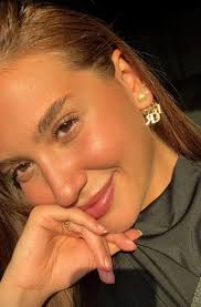 𝑽 𝒊 𝒐 𝒍 𝒊 𝒏 𝒊 𝒔 𝒕 𝒂 added a new photo.