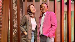 Jagat sosial media dihebohkan dengan kabar perselingkuhan natalie holscher dengan manajernya, panji komara. It Turned Out That Sule Was With Nathalie Holscher Before Her Conversion