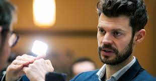 «skyt jeger'n i stedet.» nå beklager hun meldingen, som var ment som en spøk mellom venner. Rodt Lederen Skuffet Over Regjeringens Krisepakke Til Industrien Frifagbevegelse