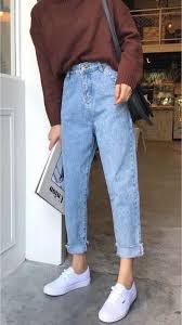 10 Amazing Mom Jeans Outfits Modernista Life Mom Jeans Outfit Retro Outfits Comfy Jeans Outfit