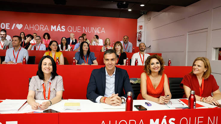 Sánchez fija por primera vez el horizonte de 2031 y pide al PSOE "coraje" en plena oleada de escándalos
