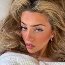 Edna Contreras's Instagram, Twitter & Facebook