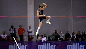 Pour ma première tentative, je souhaitais réaliser le meilleur saut possible. Saut A La Perche Le Suedois Armand Duplantis Bat De Nouveau Le Record Du Monde En Passant 6 18m