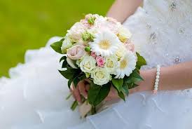 Als telersvereniging maken we het retailers en groothandelaren eenvoudiger. Brautstrauss Mit Gerbera Rosen Bildergalerie Brautstrauss Gerbera Brautstrauss Gerbera