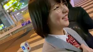 ハメ撮り K県立 口リ口リ色白めがねっ娘18歳 放課後撮影おじさんとホテルで中出しハメ撮りSEX 巨乳メガネJKとアツアツ不倫  H乳を弄られ口から聖水をぼたぼたおじさんとラブホでハメ撮りの一部始終公開 色白＆もち肌の上玉です 口リフェイスにムニュムニュのデカ乳が ...