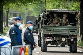 Het lichaam van de voortvluchtige belgische militair jürgen conings (46) is levenloos teruggevonden in het limburgse nationale park hoge kempen. Belgische Minister Van Defensie Voortvluchtige Militair Werd Tot In Mei Nog In De Gaten Gehouden De Volkskrant