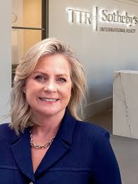 Laura Bean's Instagram, Twitter & Facebook