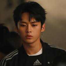 Day 2: Your favorite Lee Know hairstyle : r/skzmedia