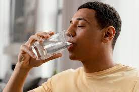 Air minum yang aman adalah air minum yang tidak mengandung determinan/unsur atau mikroba atau unsur/determinan yang dapat menganggu kesehatan. Kenali Potensi Bahaya Di Balik Air Minum Isi Ulang Apa Saja Solopos Com
