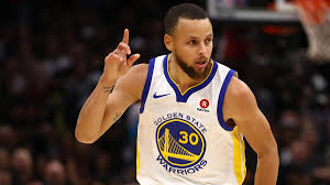 „es ist möglich, einige talentierte spieler mit dem 7. Golden State Warriors Stephen Curry Versenkt Ruckwarts Von Der Mittellinie Eurosport