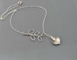 Calla Lily Necklace Dainty Flower Lariat Necklace Jewelry Etsy Lily Necklace Wedding Jewelry Necklace