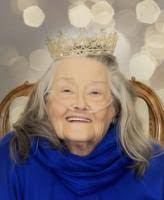 Louise Lemons's Instagram, Twitter & Facebook