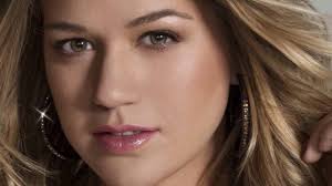 She was the first winner of the series american idol, in 2002. Kelly Clarkson Biography American Idol Breakaway Stronger Watchmojo Com
