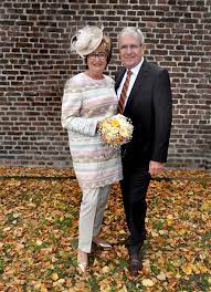 Maybe you would like to learn more about one of these? Gerrys Festmoden Brautmoden Goldene Hochzeit Kopfschmuck Gerrys Brautmoden Und Festmoden Neuss Bei Dusseldorf