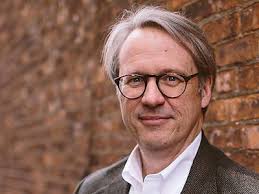 Profile for Dr. Christopher Perrin