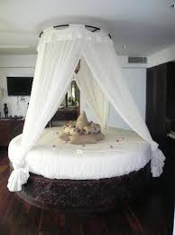 This platform bed doesn't need box spring or other foundation, just put your mattress on it and you may enjoy sweet dream. The Circular Bed Picture Of Batu Karang Lembongan Resort Day Spa Nusa Lembongan Tripadvisor