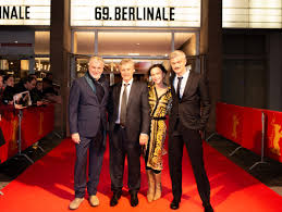 Swedish director lasse hallström started his career by making promo clips for abba in 1973. Berlinale Archive Annual Archives 2019 Photo Boulevard Wieland Speck Lasse Hallstrom Lena Olin Andreas Struck
