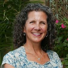 Elizabeth Hammer's Instagram, Twitter & Facebook