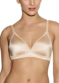 Semble comme elle s'ennuie de son petit ami, parce qu'elle est seule à la maison avec un garçon chemise sur son impeccable chez les adolescentes corps. Basic Beauty Nude Contour Soft Cup Bra From Wacoal