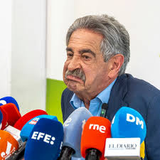 Revilla, tras la demanda del rey emérito: "Reconozco que mi libro es duro  con él, pero se lo merece"