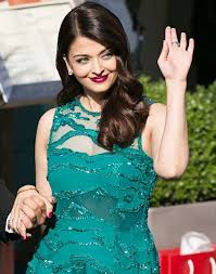 Yum Aishwarya Rai Bachchan Is Back At Cannes Indian Women Indian Celebrities Aishwarya Rai