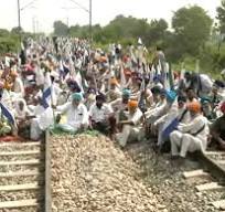 Rail Roko Andolan: पंजाब में... पोंद  वाली माओवादी नियो श्रीमती चित्रा त्रिपाठी अंजना ओम कश्यप और श्वेता सिंह और सुनीता केजरीवाल और श्रीमती रंजना टिकैत ...के ...