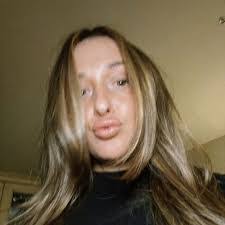 Amanda Lambden's Instagram, Twitter & Facebook