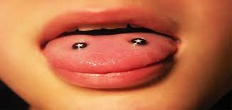 Consecuencias Orales Por El Uso Del Piercing Http Suconsultorio Com Ve Site Consecuencia Tongue Piercing Double Tongue Piercing Horizontal Tongue Piercing