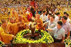 Dân gian việt nam từ xưa vẫn dùng câu tháng tư ngày tám để chỉ ngày đức phật thích ca ra đời, vậy tại sao đại lễ phật đản lại được tổ chức vào ngày 15/4 (âm lịch)? Giao Há»™i HÆ°á»›ng Dáº«n Má»«ng Lá»… Pháº­t Ä'áº£n Thá»i Covid 19 Vietnamnet