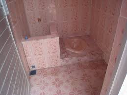 Unik desain kamar mandi shower buat suasana hati nyaman. Desain Kamar Mandi Kloset Jongkok Wc Jongkok Desainrumahnya Com