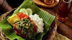 Menggoda iman, 5 resep ayam geprek dengan sambal ini pedas menggigit! Resep Ayam Geprek Sambal Hijau Pedasnya Mantap