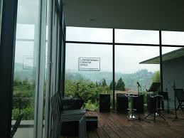 Lawang wangi art & space menjadi salah satu destinasi wajib buat para pecinta seni. Review Lawangwangi Art And Science Space Beauty Full