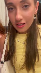 Eloise Murray's Instagram, Twitter & Facebook