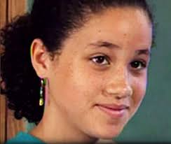 She never saw herself as pretty. Then she was loved by millions. The  identity of this girl and more about her childhood are in the comments👇