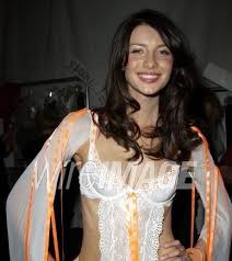 Victoria's secret is an american lingerie, clothing, and beauty retailer known for high visibility marketing and branding, starting with a p. Sam Cait Samcaitriona Victoria Secret Fashion Show Victoria Secret Fashion Fashion