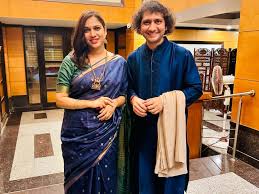 Patna audience was gorgeous ❤️ Thank you Navras foundation , Dr Ajit Pradhan  , Anvita ji for having us , we had a blast . @ojasadhiya #ratanprasanna  #Karimniazi #ustadroshanali #ghazallive #gayatriasokan #urdupoetry  #ghazalkasafar