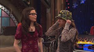 Watch iCarly Season 1 Episode 20: iStakeout 