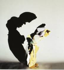 Colette Hyvrard La Petite Victoire 1993 Ombre Portee La Victoire De Samotras Ombres Portees Photographie Ombre