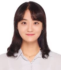 Laura Smale's Instagram, Twitter & Facebook