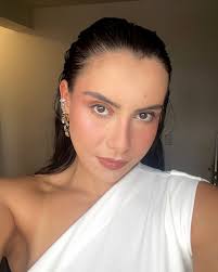 Natalia Oliveira's Instagram, Twitter & Facebook