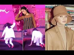 Neelofa mula menjalankan perniagaan bersama ibunya dengan melancarkan produk kesihatan bellavita dan dia juga memiliki produk dengan jenamanya sendiri. Trag3di Memaiukan Tersvngkur Di Pentas Ini Kata Kata Neelofa Buat Dewi Remaja Tersvngkur Lepat Pisang