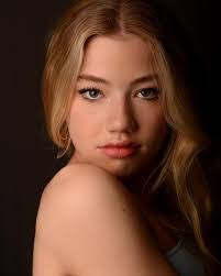 Kendall Fay's Instagram, Twitter & Facebook