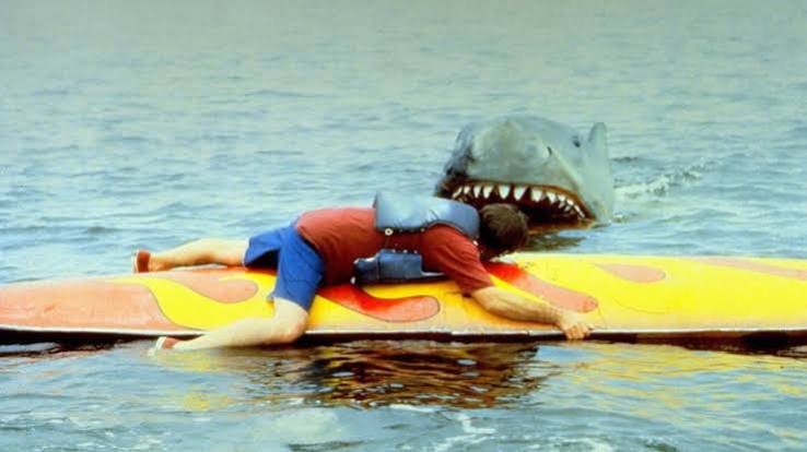 Jaws 2 (1978) - Movie Review : Alternate Ending