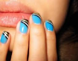 Crisp frosty mornings, snuggly sweaters, cosy fires and the spirit of christmas in the air…. 40 Cute And Easy Nail Art Designs For Beginners Easyday