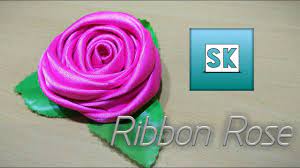 Kebanyakan menggunakan kombinasi antara melipat, menggulung, dan memotong, dan beberapa lainnya menggunakan jahitan. Diy Ribbon Rose Cara Membuat Bunga Mawar Dari Pita Youtube